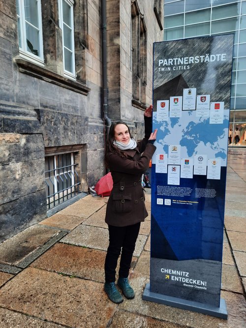 Enthüllung der Städtepartnerschafts-Säule in Chemnitz, mit finnischer Partnerstadt Tampere